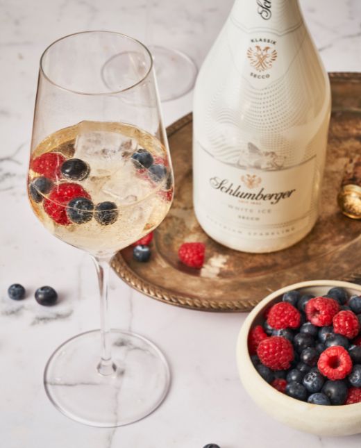White Ice Secco mit Beeren