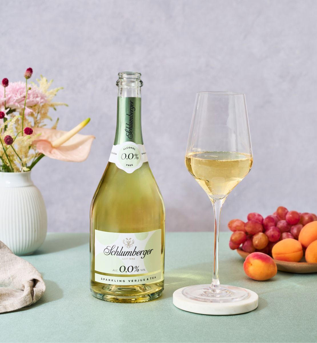 Verjus mit Marillen mit Glas